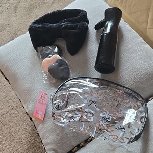 Clear Cosmetic Bag with Black Headband and Accessories 🤎